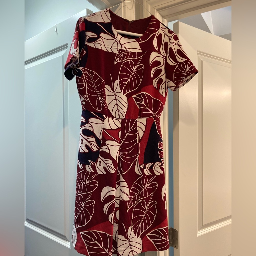 Beautiful dress with tropical leaf design